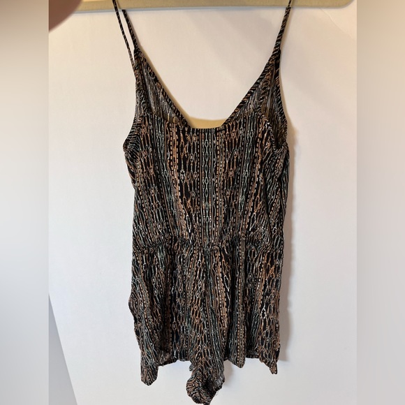 Romper - Picture 2 of 4